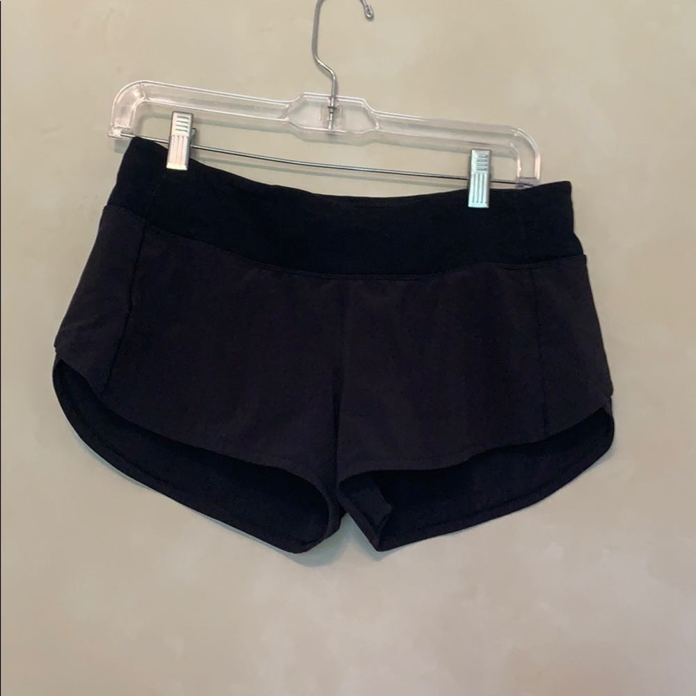 Lululemon Speed Up Short size 6 **2 way stretch **